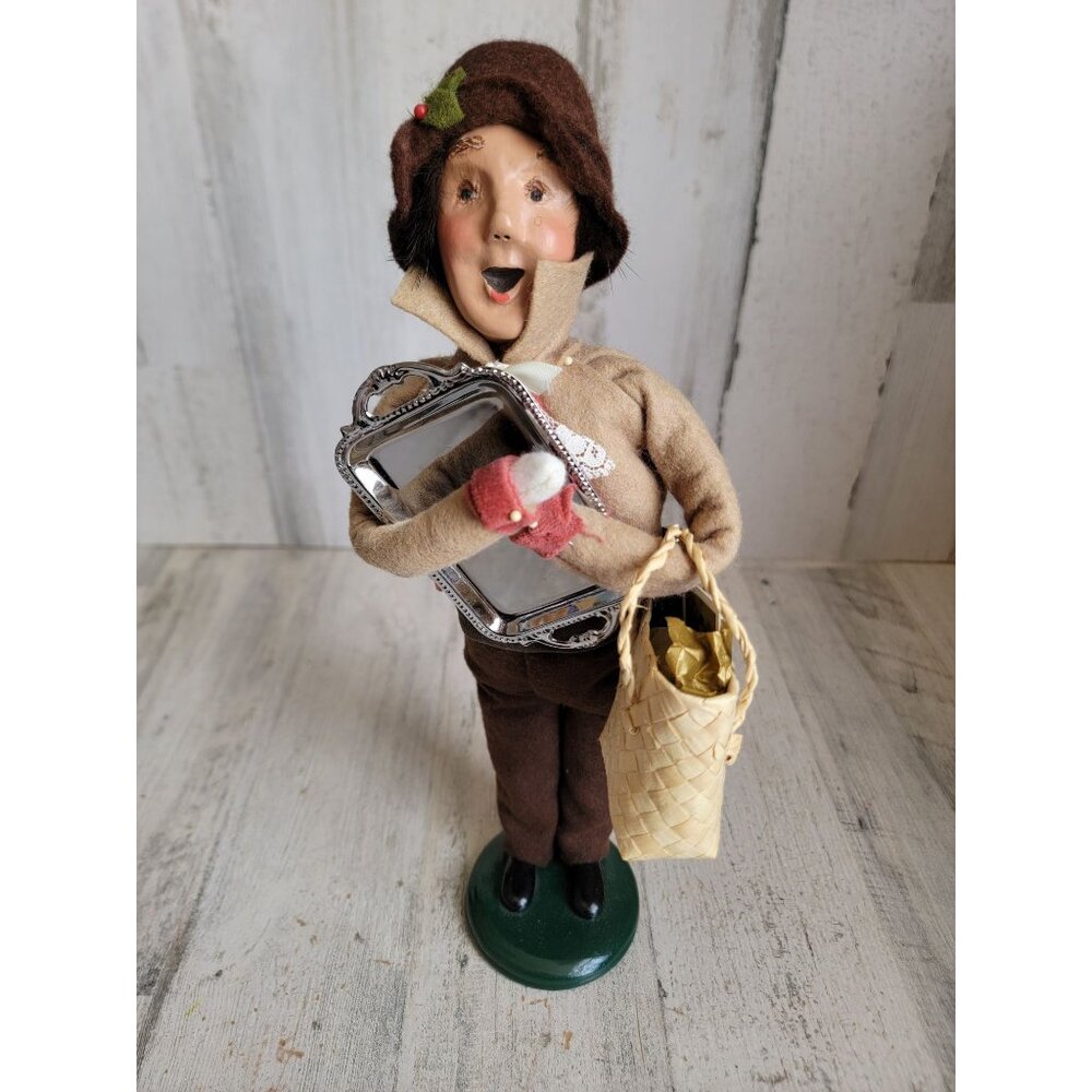 Byers Choice tray Victorian‎ woman shopping vintage caroler Xmas